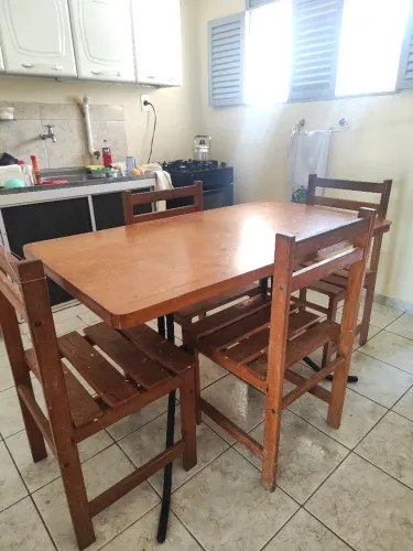 Mesa com cadeira