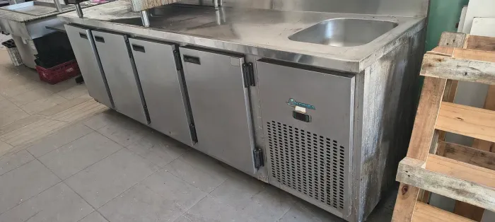 Balcão kofisa, refrigerado com cuba