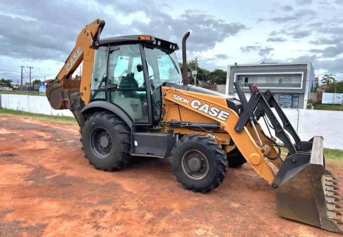 Retroescavadeira case 580n 4x4 ano 2016