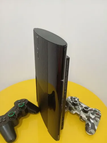 PS3 Super Slim 500GB Desbloqueado + Controle Original