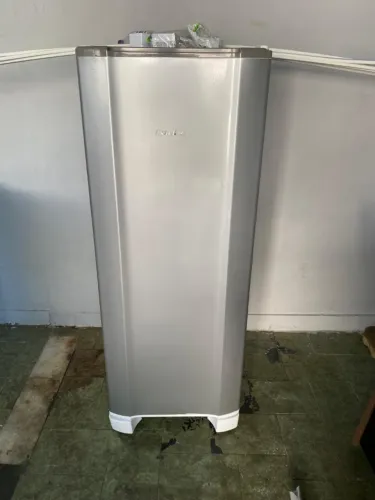 Vendo geladeira. Seminova tá envelopada
