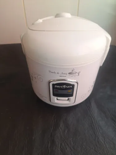 Vende-se panela de arroz Britânia