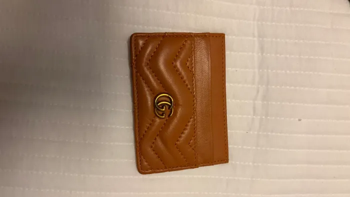 Porta-cartão Gucci GG Marmont couro caramelo