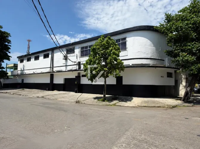 Prédio Comercial Esquina 900m² em Realengo | 2 Pavimentos | Energia Solar | Ar Comprimido