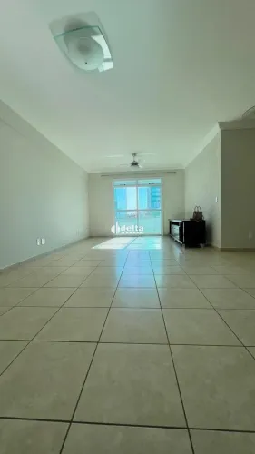 Apartamento com 4 quartos sendo 2 suítes disponível para venda no bairro Saraiva em Uberlâ