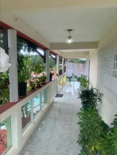 Casa em Sítio - 480m², 7 Quartos, 6 Suítes, 8 Banheiros, 8 Vagas de Garagem, Salão de Fest