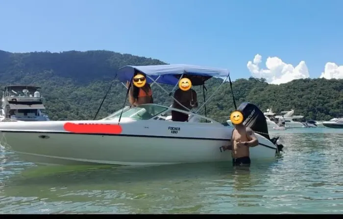 Vendo lancha 16 pés, motor Mercury 60 HP 4 Tempos CT 184 horas de uso.