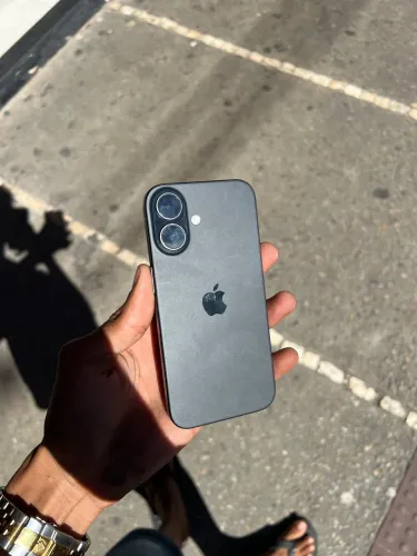 iPhone 16