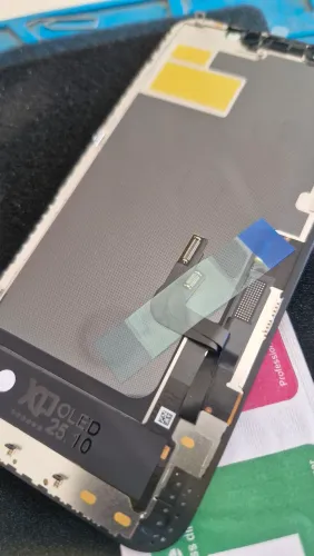 Display iPhone 12 OLED - já com a instalação