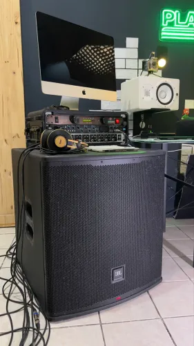 Subwoofer EON 718s
