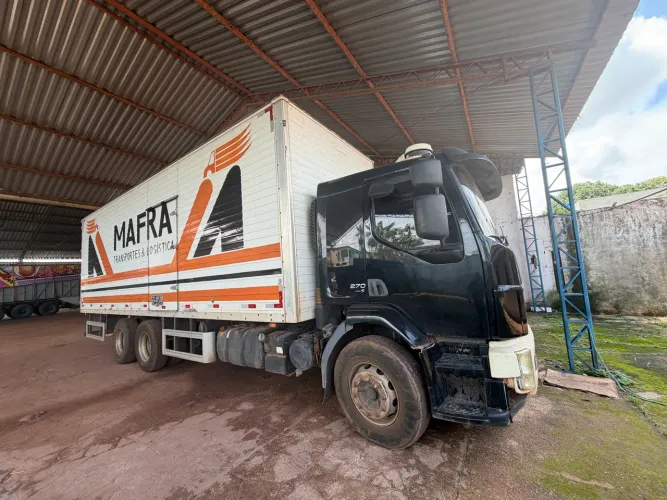 Vendo caminhão volvo truck 270 baú 