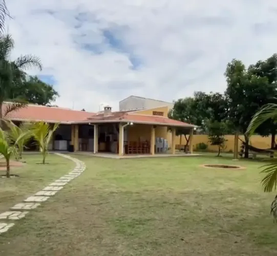 Linda Chácara Urbana/ porteira fechada /3 quartos/2 suítes/piscina/10 vagas no Bairro Pir