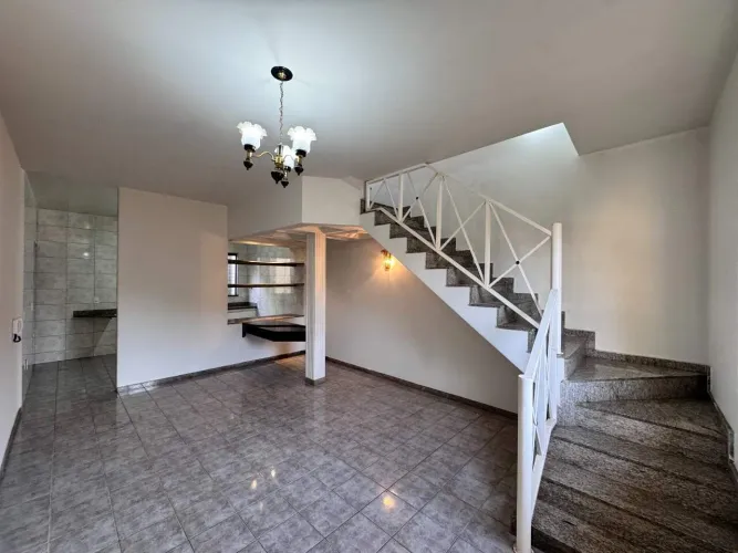 Casa para aluguel, 3 quartos, 1 suíte, 2 vagas, São Sebastião - Divinópolis/MG