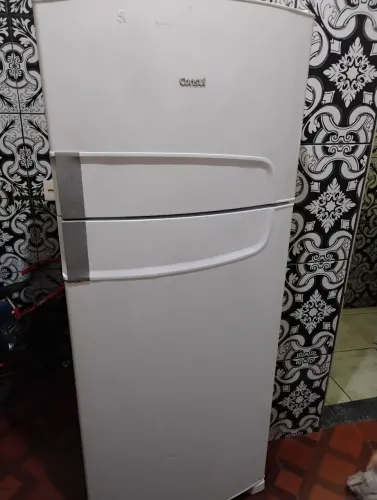 Vendo essa geladeira, funcionando perfeitamente, entrego em toda Manaus! Dou garantia!