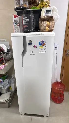 Geladeira Electrolux Cycle 240L 220 Volts