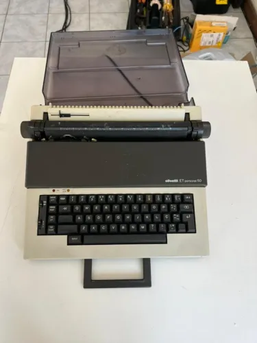 Maquina de escrever Olivette ET Personal 50 com defeito