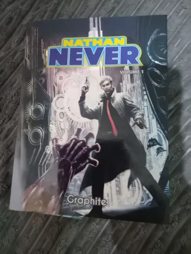 Nathan never 1 editora  graphite com cards