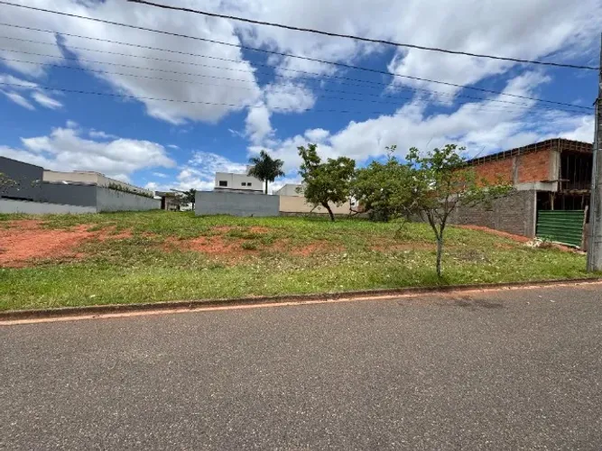 Splendido Condomínio Fechado - 360 m² | Plano, Sol da Manhã | Excelente Localizaçã