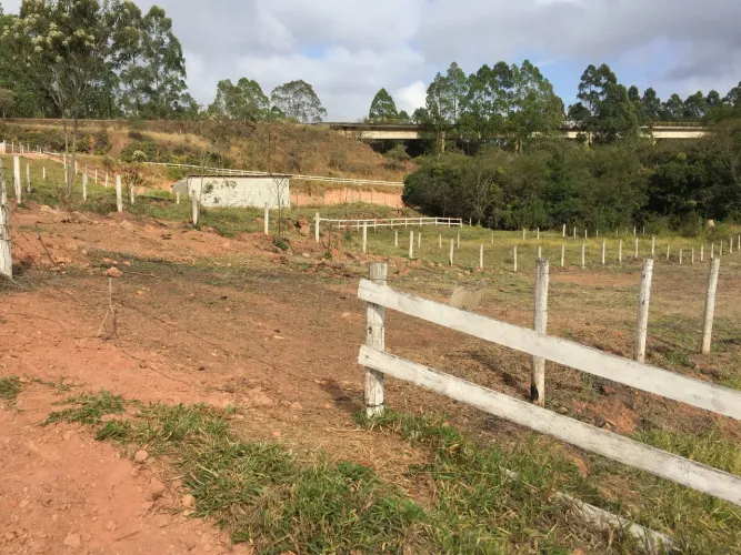 Vendo Terreno no Potreiro/Alfredo Vasconcelos/MG