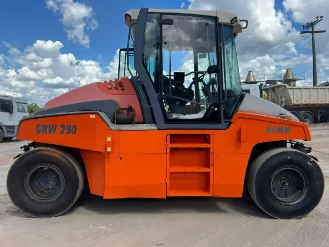 Rolo Compactador Hamm, modelo GRW280, ano 2014