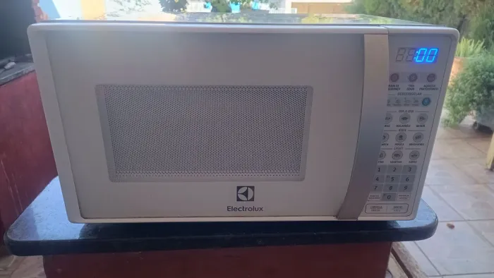 Microondas Electrolux 20 litros 127V em perfeito estado