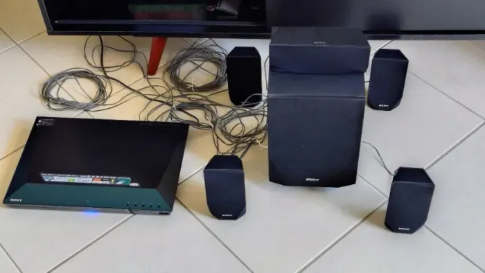 Home Theater Sony 5.1 reais - Bluetooth, Entrada Óptica e Surround