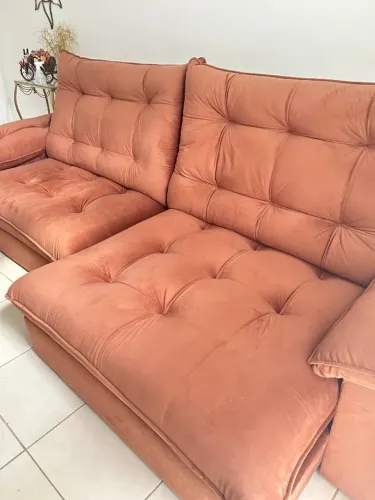 Sofá retrátil comprimento 2,90 e largura 1,10. Usado mas em bom estado.