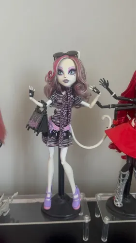 Catrine De Mew básica monster high