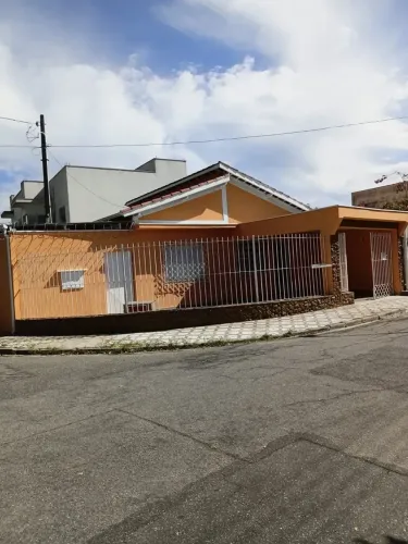 5032- Casa para Locação no Bairro Augusta em Taubaté /SP.