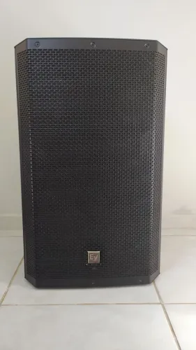 Caixa Ativa Electro Voice Zlx 15 BT 1000 RMS ideal para você que faz música ao vivo, DJ...