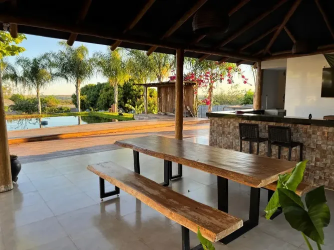 Imóvel para venda possui 280 metros quadrados com 3 quartos em Jardim Canaã - Uberlândia -