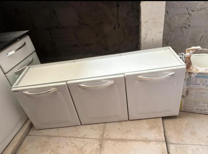 Vendo armários semi novo em avarias