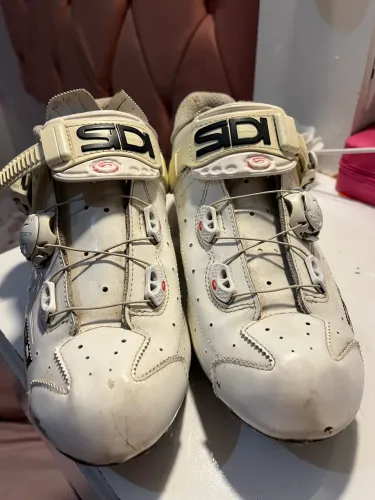Sapatilha de ciclismo (road speed) Sidi- semelhante ao modelo Genius.