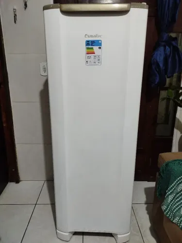 Geladeira Esmaltec 