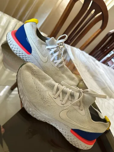 Tênis Nike React