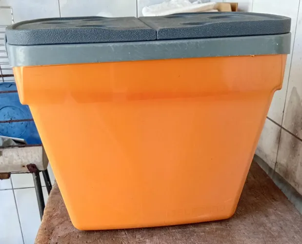 Cooler térmico Marca Soprano 35L