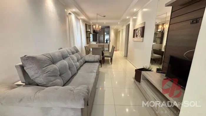 Apartamento quadra mar em Meia Praia - Itapema