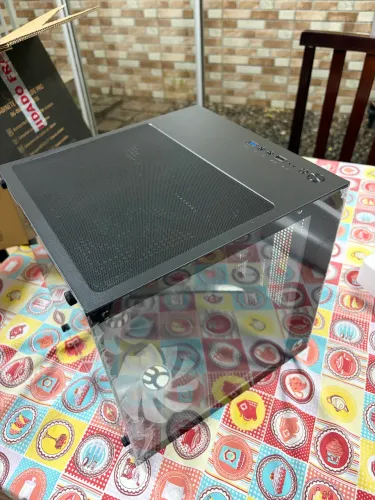 Gabinete gamer Aquário Bluecase com 5 fans rainbow, NOVO