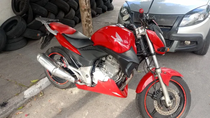 CB 300 sem detalhes