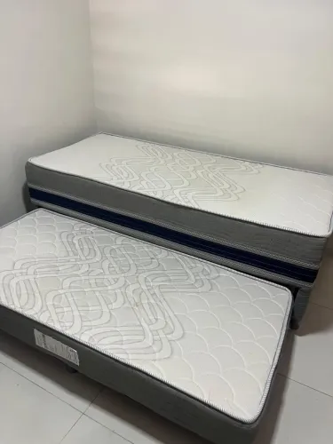 BIBOX SOLTEIRO MUITO NOVO
