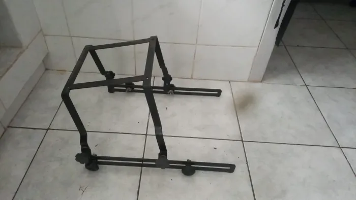 Suporte de baú moto Twister modelo 2006