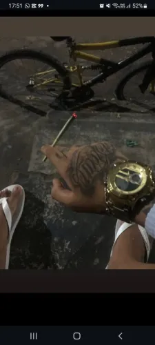 Vendo relógio moeda antiga não preteia e hora digital