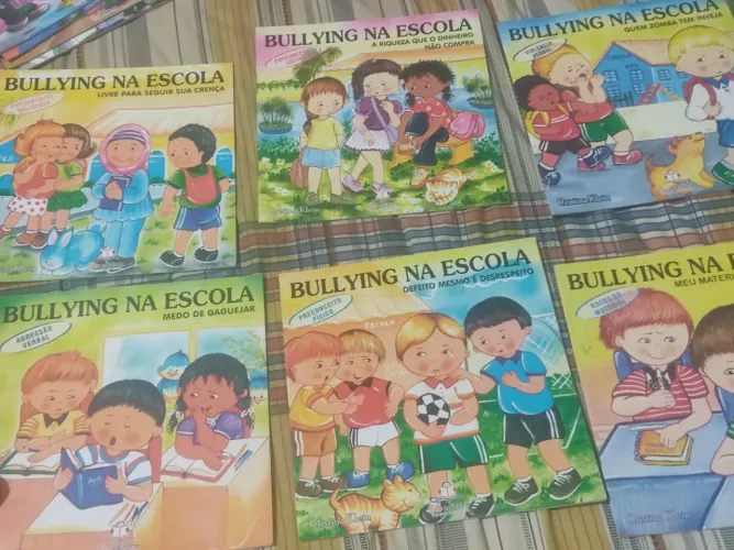 Lote 20 Livros Infantis: Coleção Bullying (15) + Combate à Dengue (5)