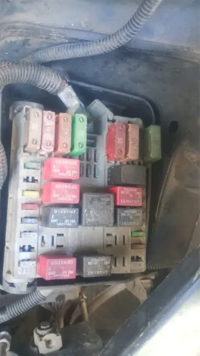 Caixa fusível etork idea siena 1.6 16v