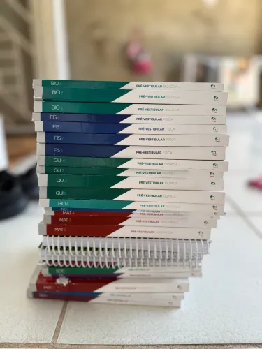 Livros Poliedro pré-vestibular