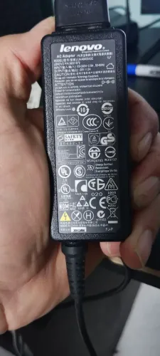 Fonte de alimentação para notebook Lenovo