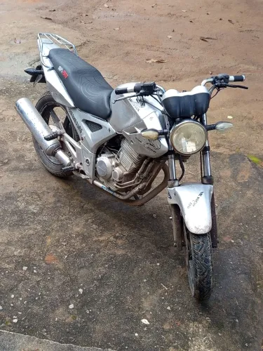 Moto Twister sem reserva faz troca *70 ano 2006