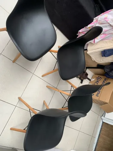 04 Cadeiras Charles Eames Eiffel Wood Preto Para Escrivaninha Escritório Pés De Madeira