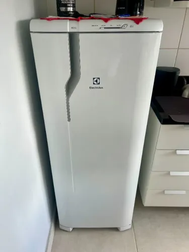 Geladeira RE31 Electrolux