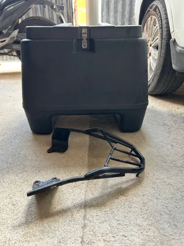 BAÚ 80 litros com suporte incluso